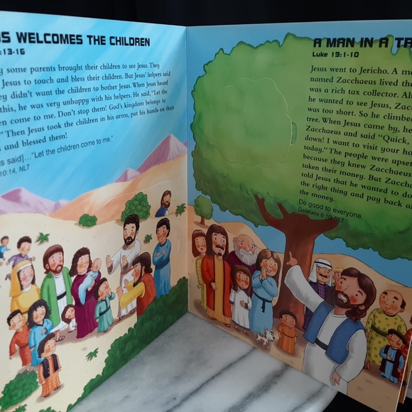 NWOT Flap and Tab Book for Little Fingers - Picture 2 of 4